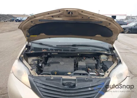 2011 Toyota Sienna Le V6 z USA, uszkodzony, nr VIN 5TDKK3DC1BS141328